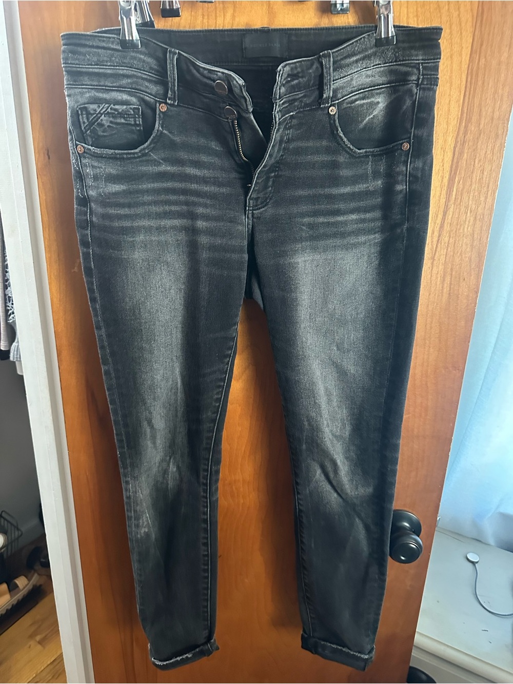 Buckle Black Slim slightly distressed Jeans
